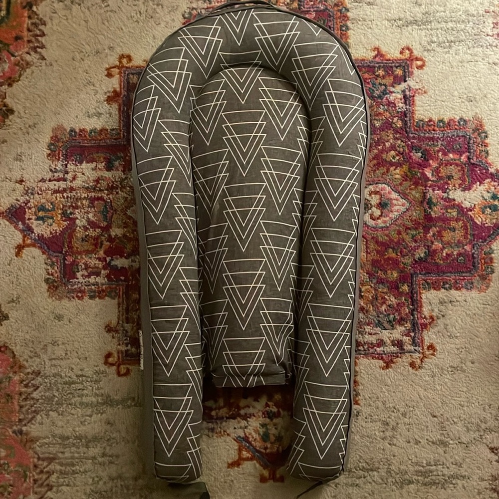 Amelia Rose Baby Lounger